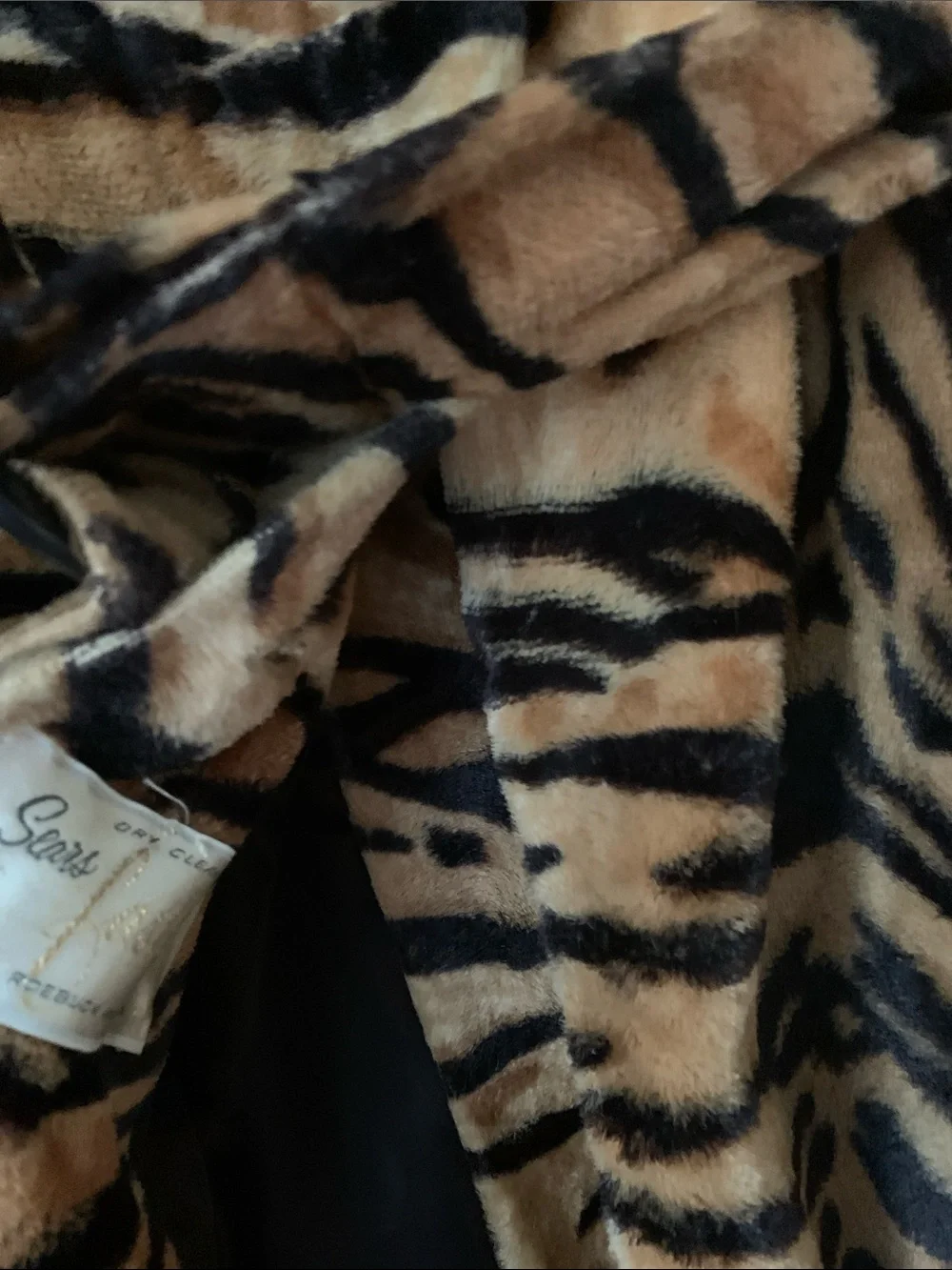 Vintage Faux Fur Tiger-Print Trench Coat with Black Faux Fur Trim 1950s - Picture 4 of 16